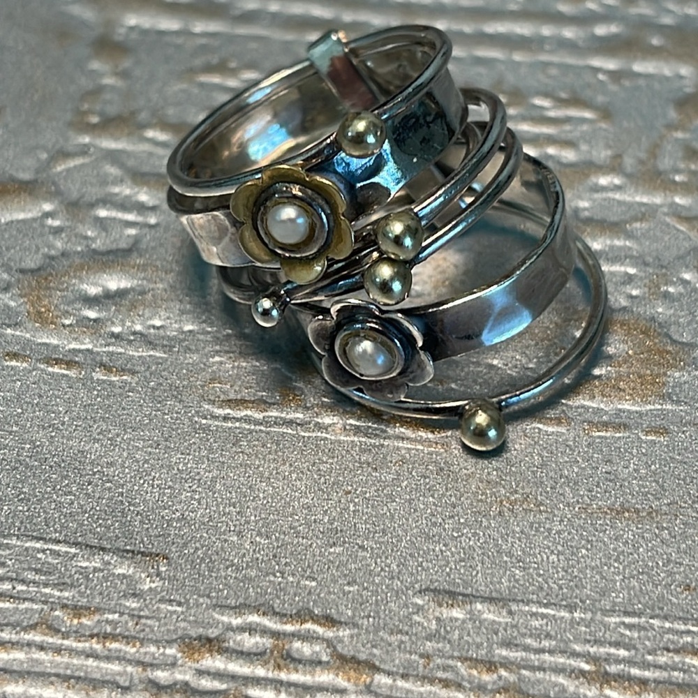 Check out this stunning stainless steel ring 🌼 It's a one-of-a-kind beauty!